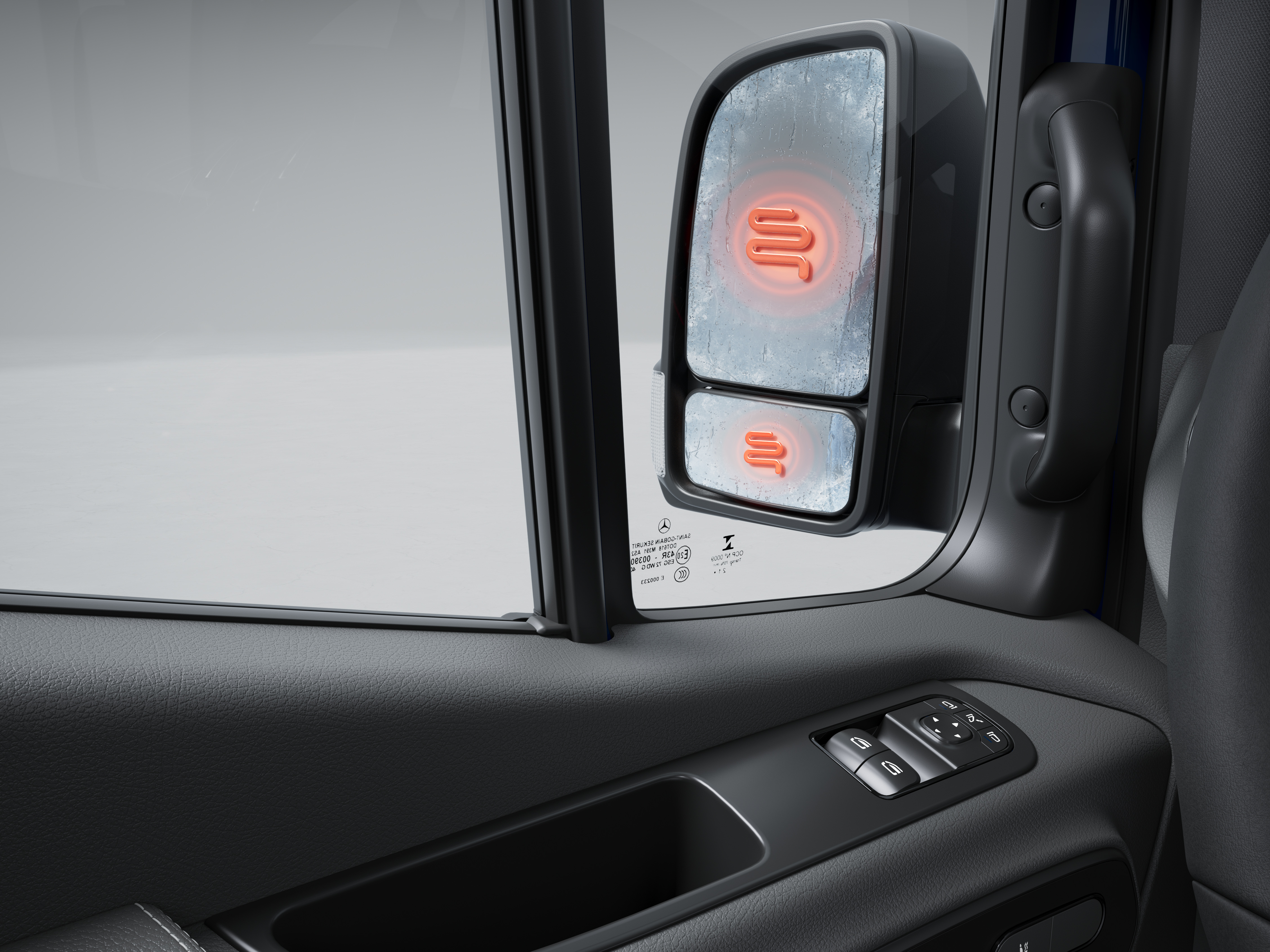 Los retrovisores exteriores del lado del conductor y del acompañante están calefactados y son regulables eléctricamente. Espejos retrovisores exteriores eléctricos y calefactables | Sprinter Cargo Van | Mercedes-Benz