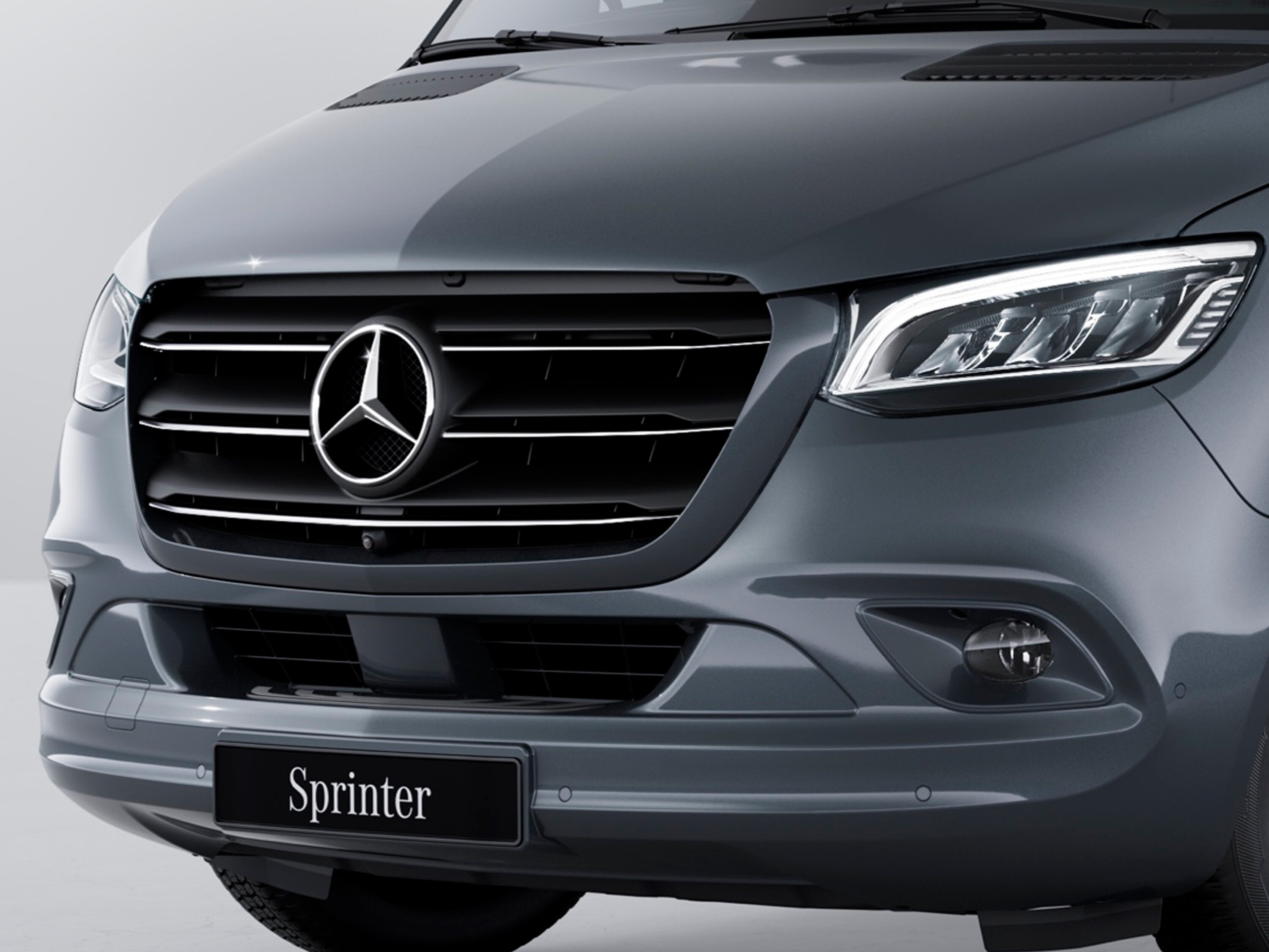 Parrilla cromada y marco del radiador al color de la carrocería | Sprinter Cargo Van | Mercedes-Benz Vanes